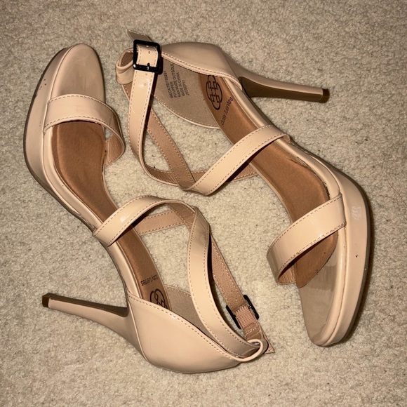 Elegant Nude Strappy Heels - Picture 3 of 6
